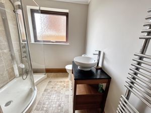 Shower room- click for photo gallery